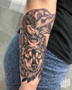 tatuaje de lobos en brazo